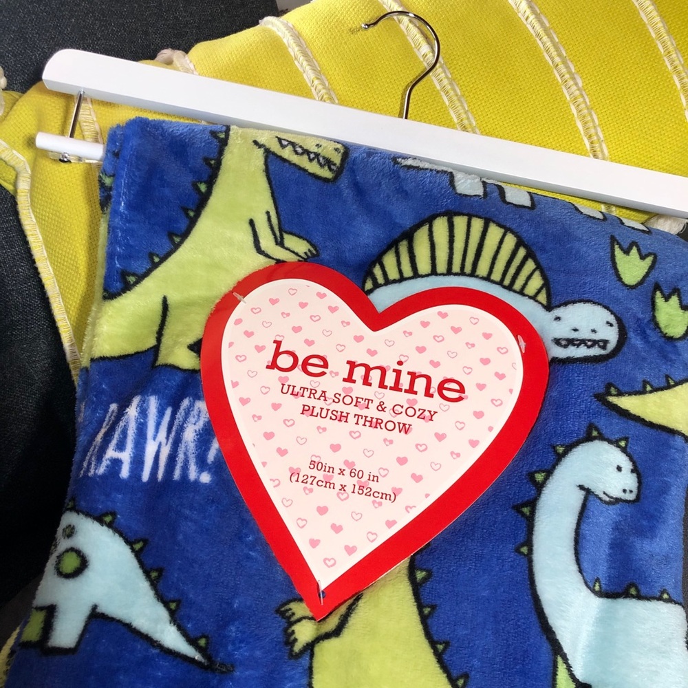 ‼️PRICE DROP‼️ NWT Be Mine Ultra Soft & Cozy Plush Throw. - Picture 2 of 4